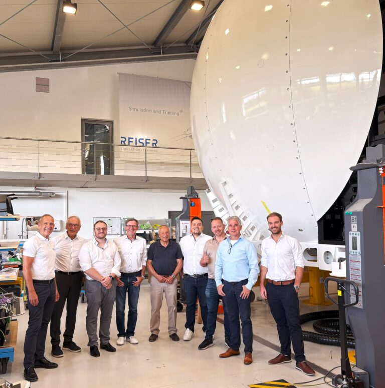 Projektteam von European Heli Center und REISER beim Simulator-Kick-off