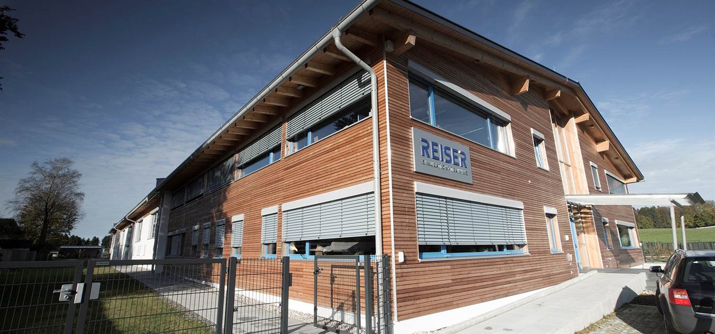 REISER Firmengebäude mit Holzfassade