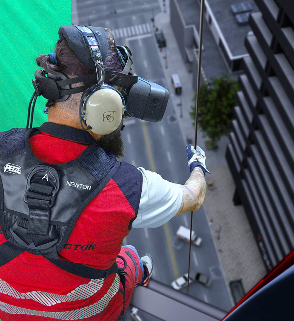 hoistAR Training mit AR-Brille vor Greenscreen