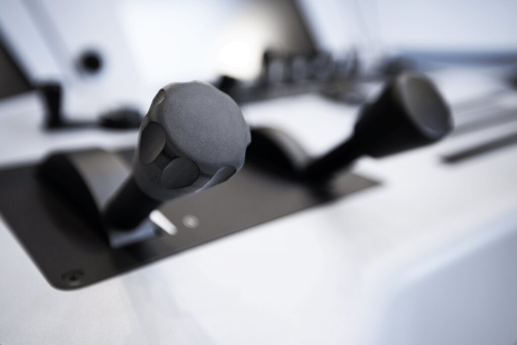 BR 18X console detail on the left